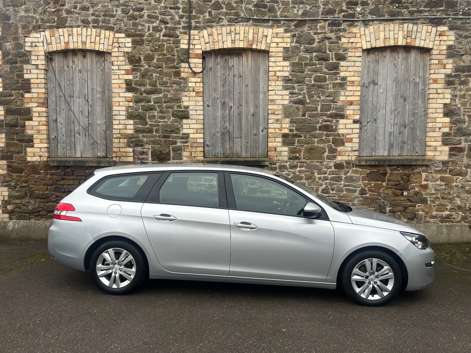 Used Peugeot 308 2015 for sale - 77640957: Photo 2