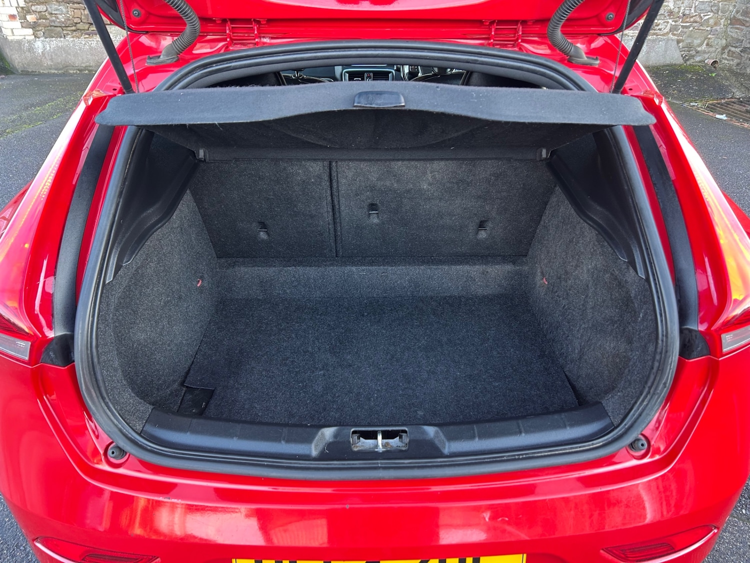 Used Volvo V40 2014 for sale - 77532321: Photo 8