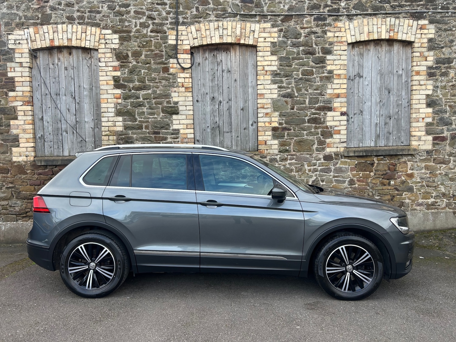 Used Volkswagen Tiguan 2018 for sale - 77813417: Photo 2