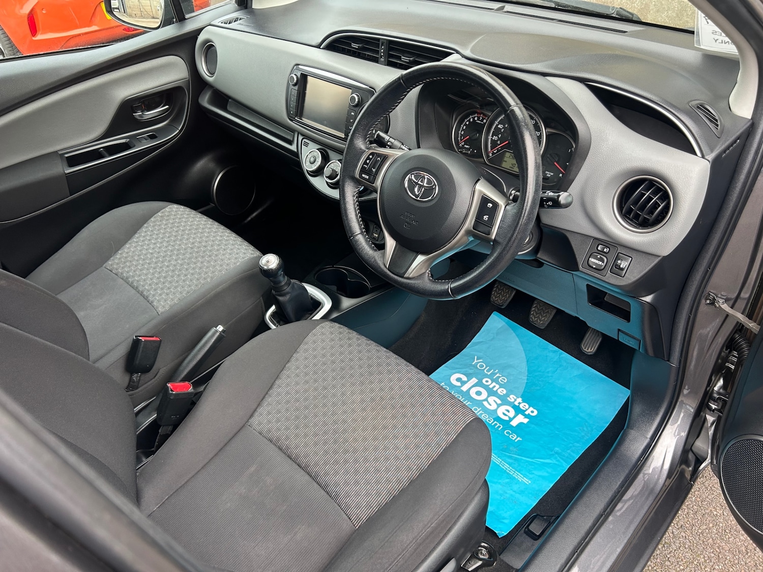 Used Toyota Yaris 2015 for sale - 76707002: Photo 6