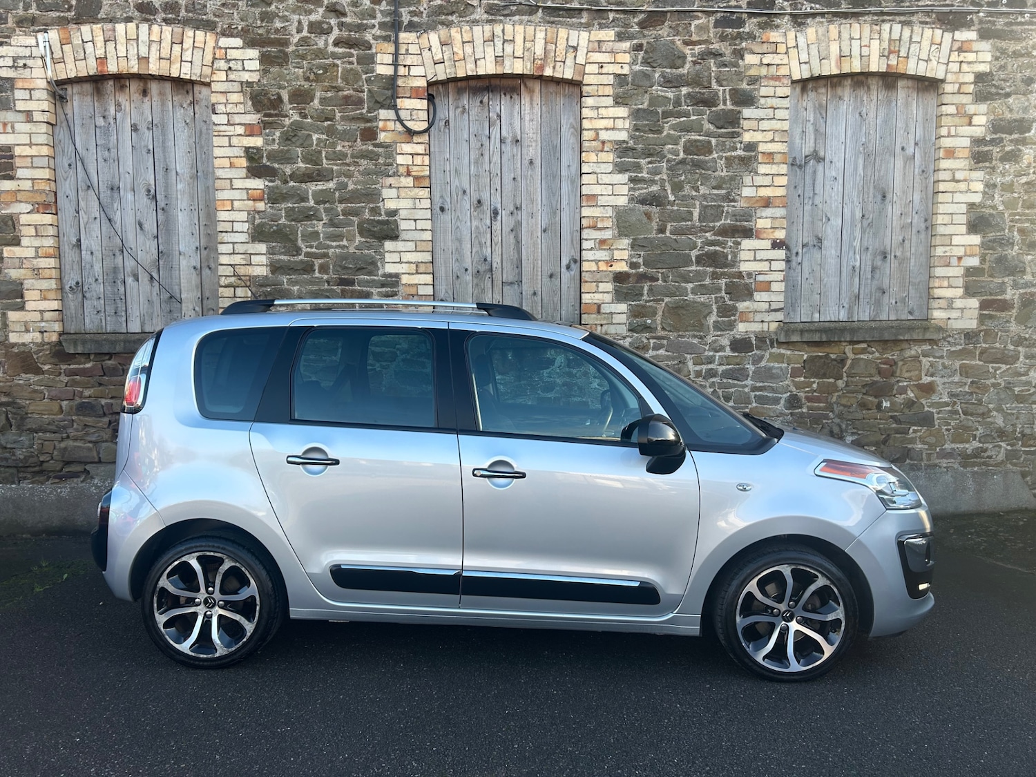 Used Citroen C3 Picasso 2016 for sale - 76652273: Photo 2