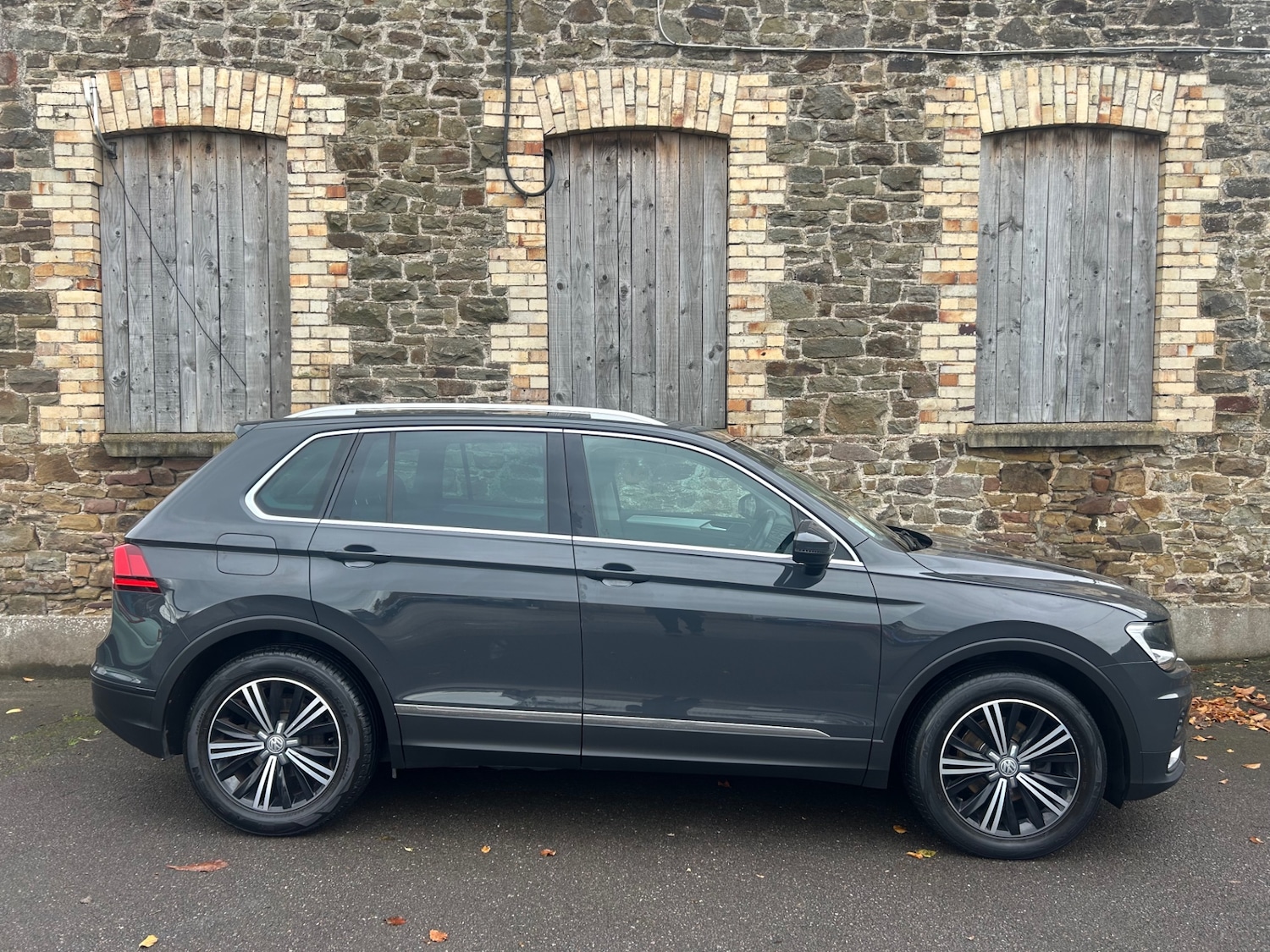 Used Volkswagen Tiguan 2017 for sale - 76477405: Photo 2