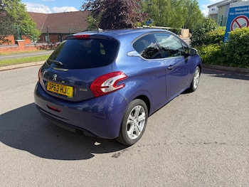Used Peugeot 208 2013 for sale - 78599455: Photo