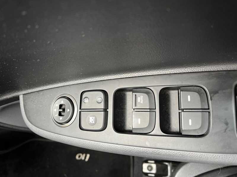 Used Hyundai i10 2017 for sale - 77499833: Photo 17