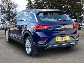 Used Volkswagen T-Roc 2018 for sale - 77911432: Photo