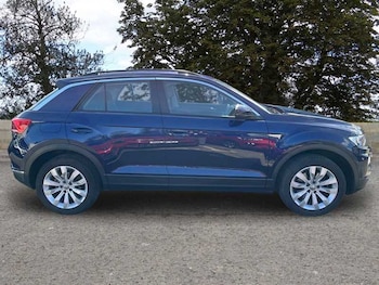 Used Volkswagen T-Roc 2018 for sale - 77911432: Photo
