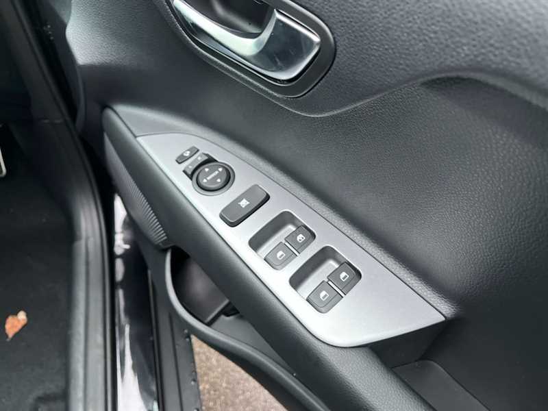 Used Kia Stonic 2025 for sale - 76851367: Photo 18