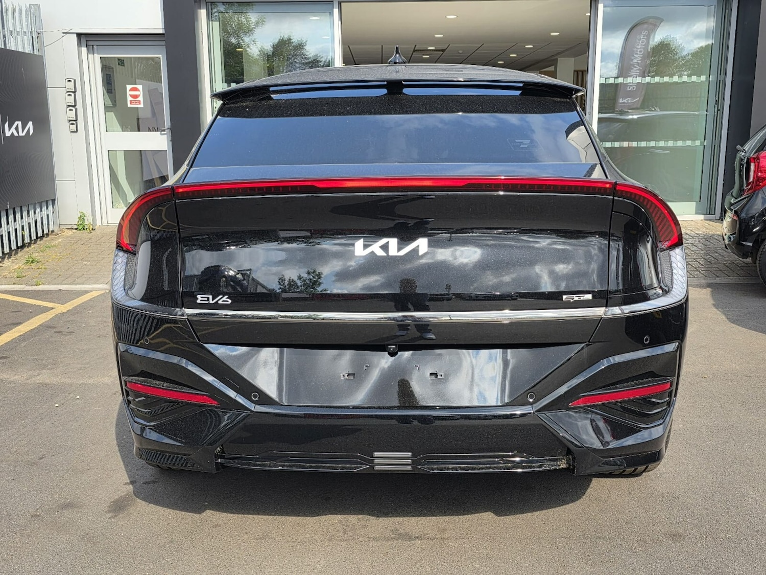 Used Kia EV6 for sale - 76623030: Photo 2