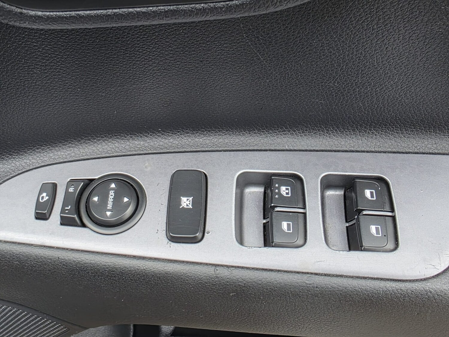 Used Kia Stonic 2023 for sale - 76780384: Photo 13