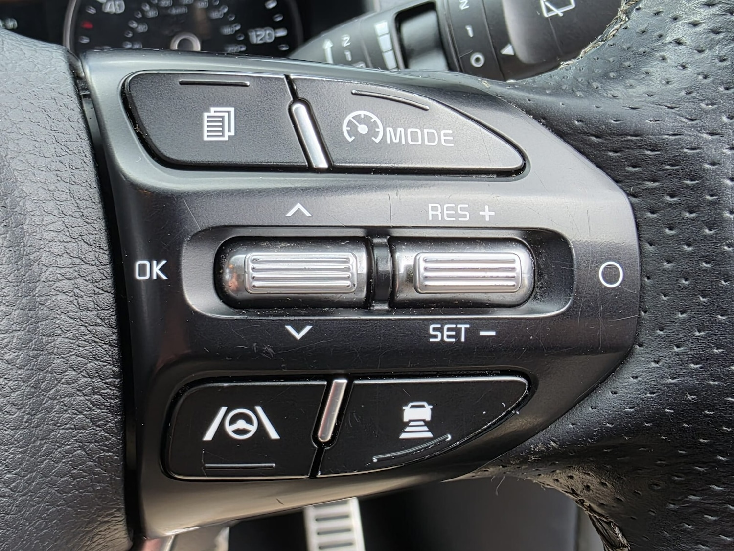 Used Kia Stonic 2023 for sale - 76780384: Photo 15