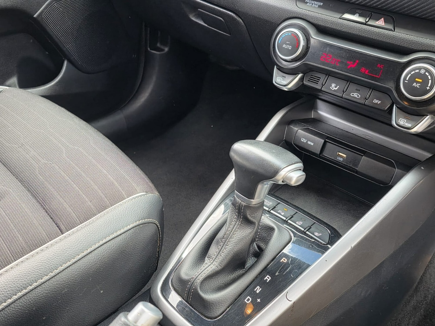 Used Kia Stonic 2023 for sale - 76780384: Photo 23