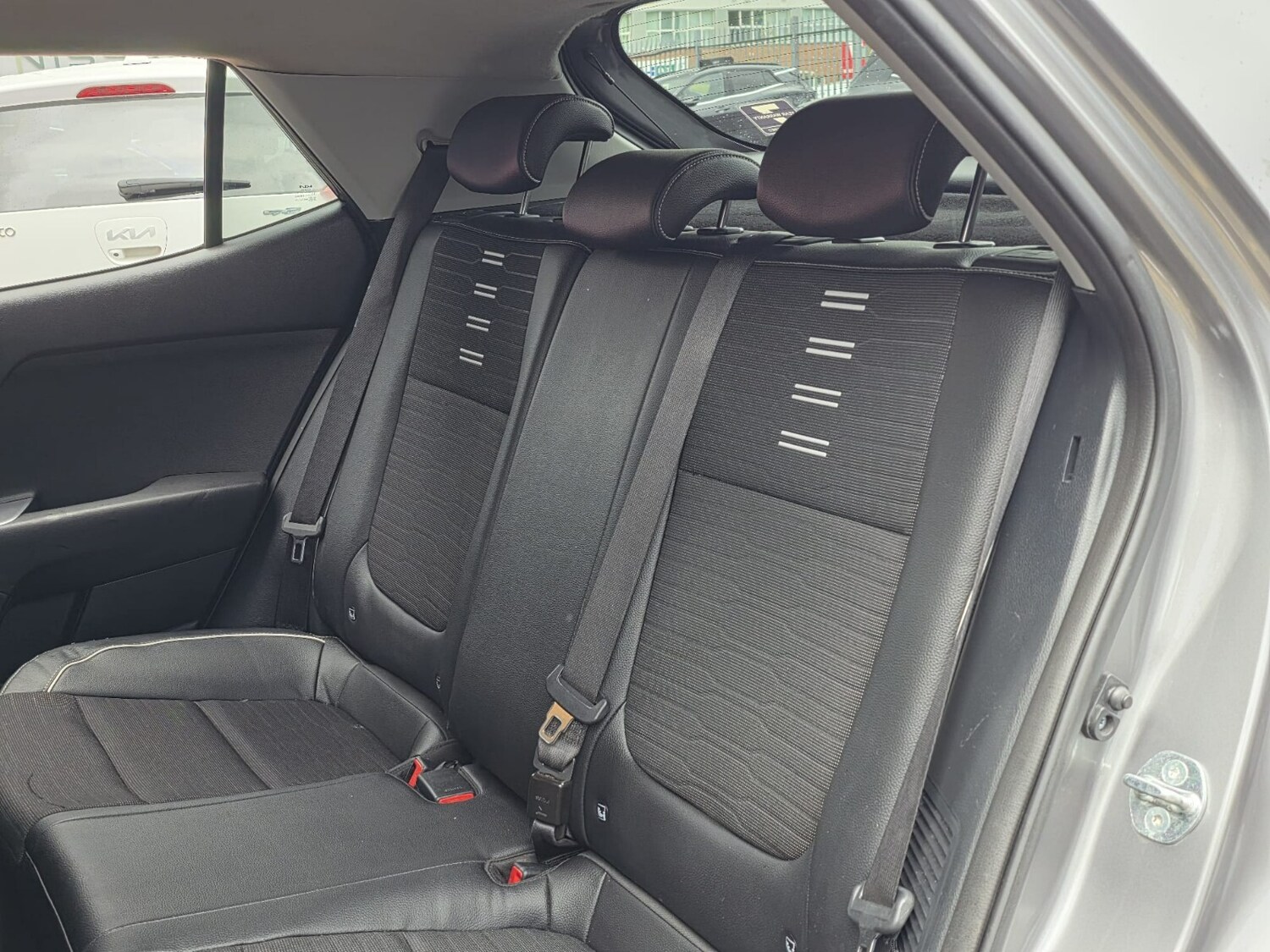 Used Kia Stonic 2023 for sale - 76780384: Photo 28