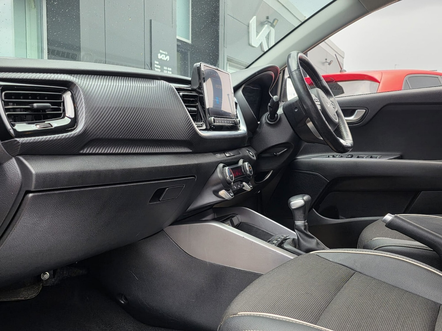 Used Kia Stonic 2023 for sale - 76780384: Photo 31