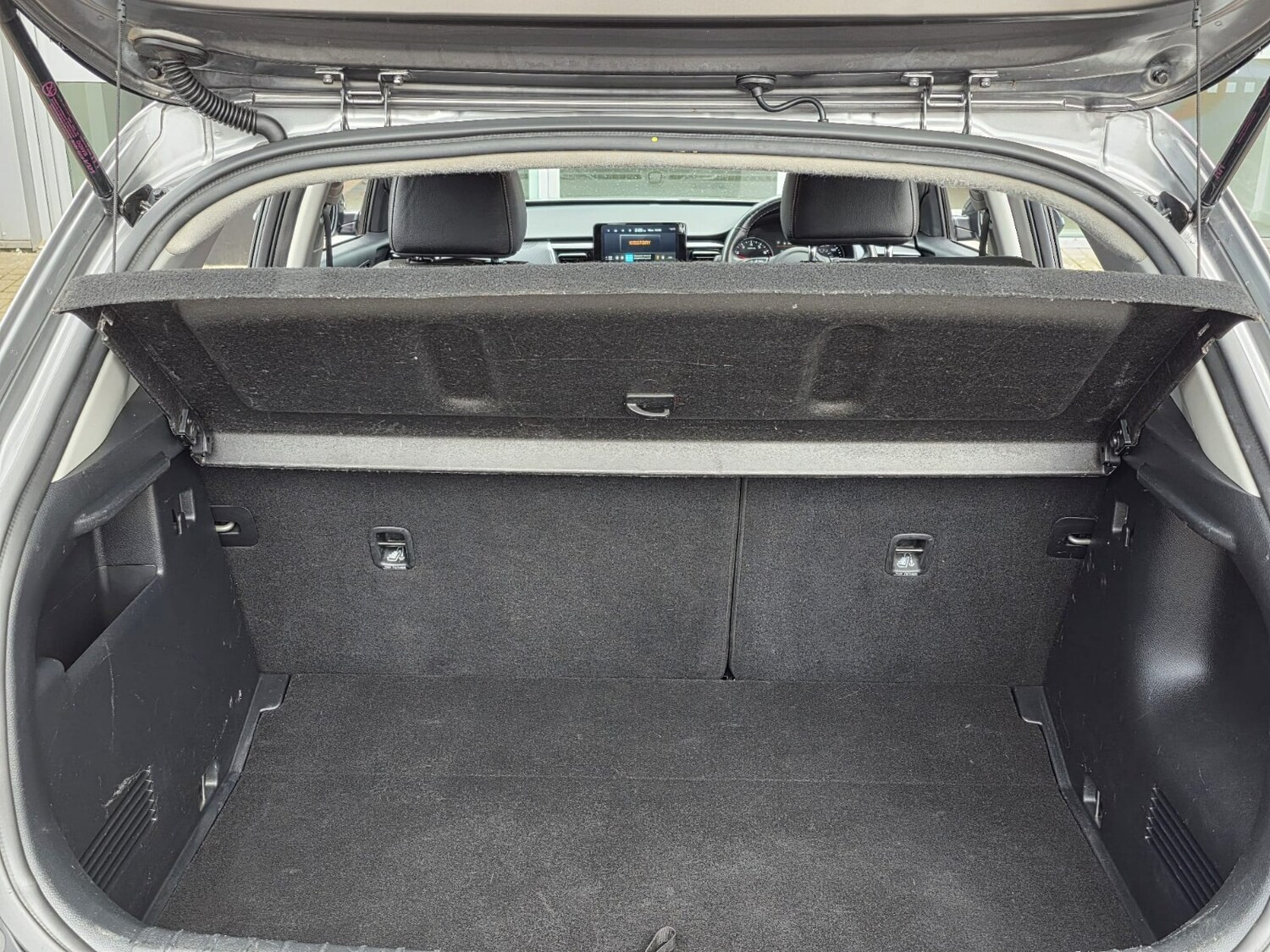 Used Kia Stonic 2023 for sale - 76780384: Photo 6