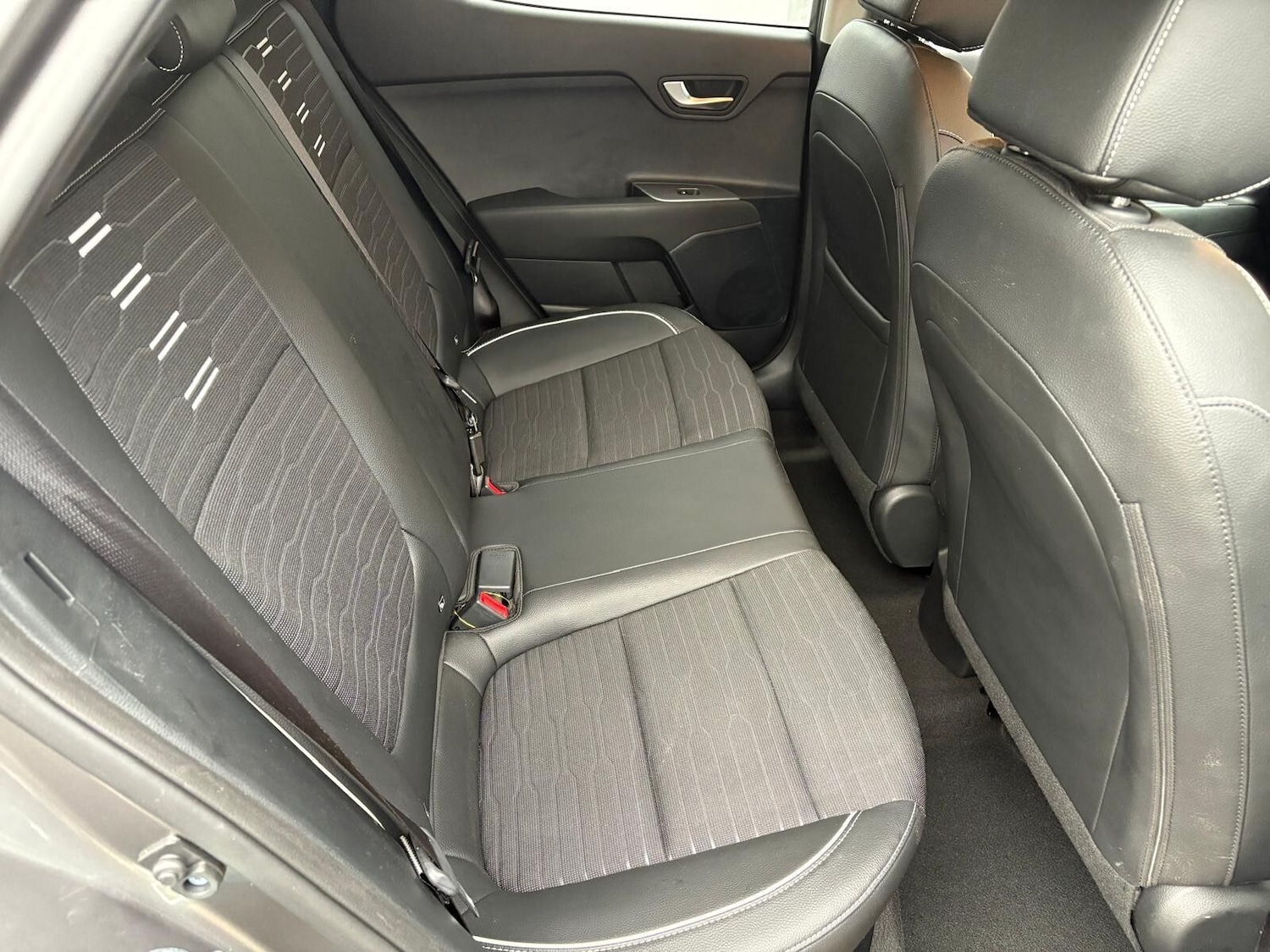 Used Kia Stonic 2024 for sale - 76556820: Photo 10