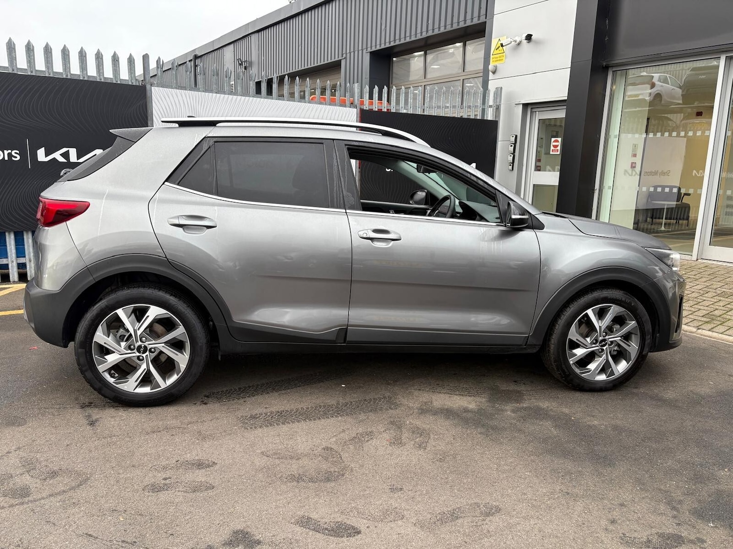 Used Kia Stonic 2024 for sale - 76556820: Photo 4