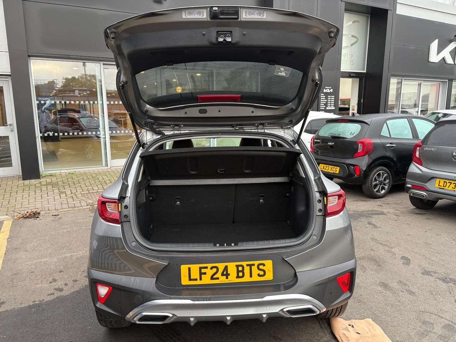 Used Kia Stonic 2024 for sale - 76556820: Photo 6