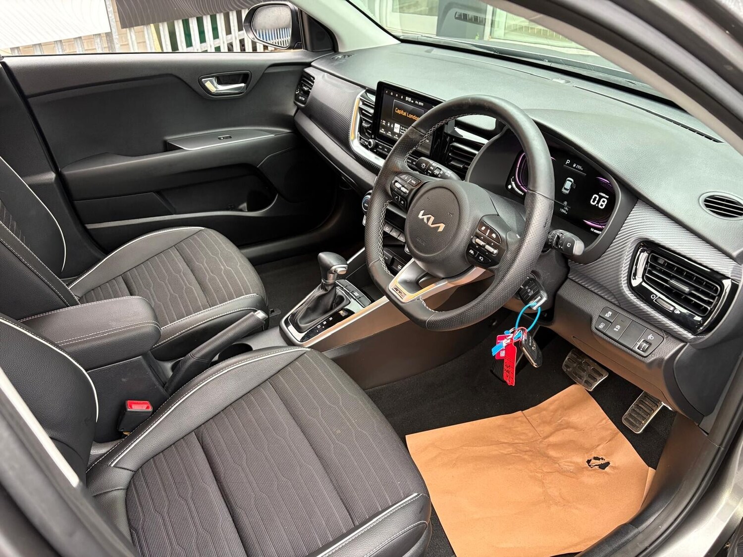 Used Kia Stonic 2024 for sale - 76556820: Photo 9