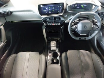 Used Peugeot 2008 2025 for sale - 76589308: Photo