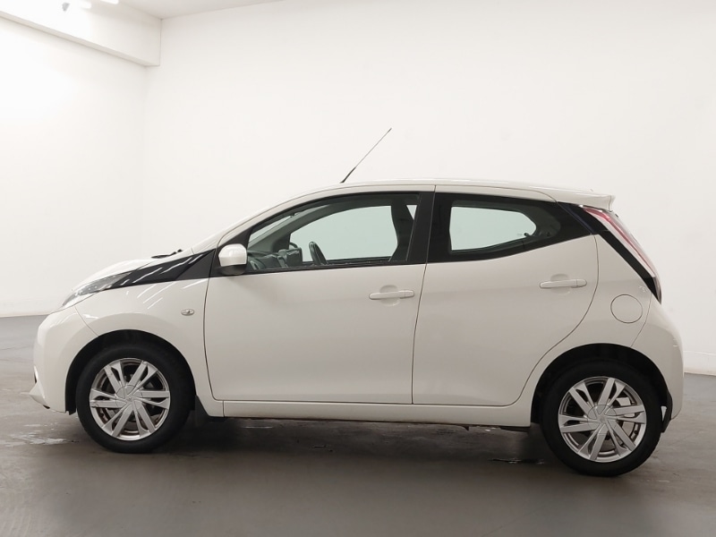 Used Toyota AYGO 2015 for sale - 76471479: Photo 4