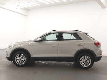 Used Volkswagen T-Roc 2023 for sale - 76478717: Photo