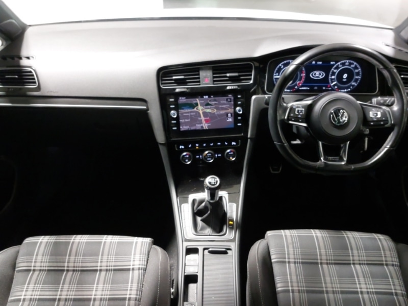 Used Volkswagen Golf 2017 for sale - 76664033: Photo 2