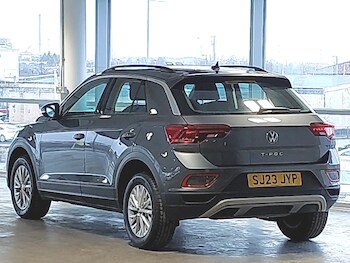 Used Volkswagen T-Roc 2023 for sale - 77664022: Photo