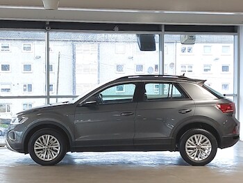 Used Volkswagen T-Roc 2023 for sale - 77664022: Photo