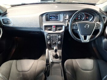 Used Volvo V40 2018 for sale - 78274677: Photo