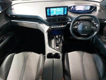 Used Peugeot 3008 2023 for sale - 76244285: Photo 2