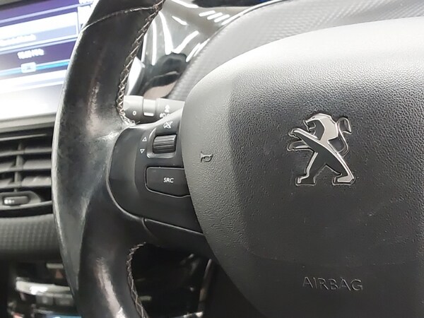 Used Peugeot 2008 2017 for sale - 76233458: Photo 11