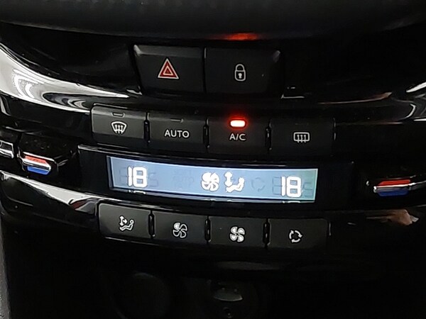 Used Peugeot 2008 2017 for sale - 76233458: Photo 15
