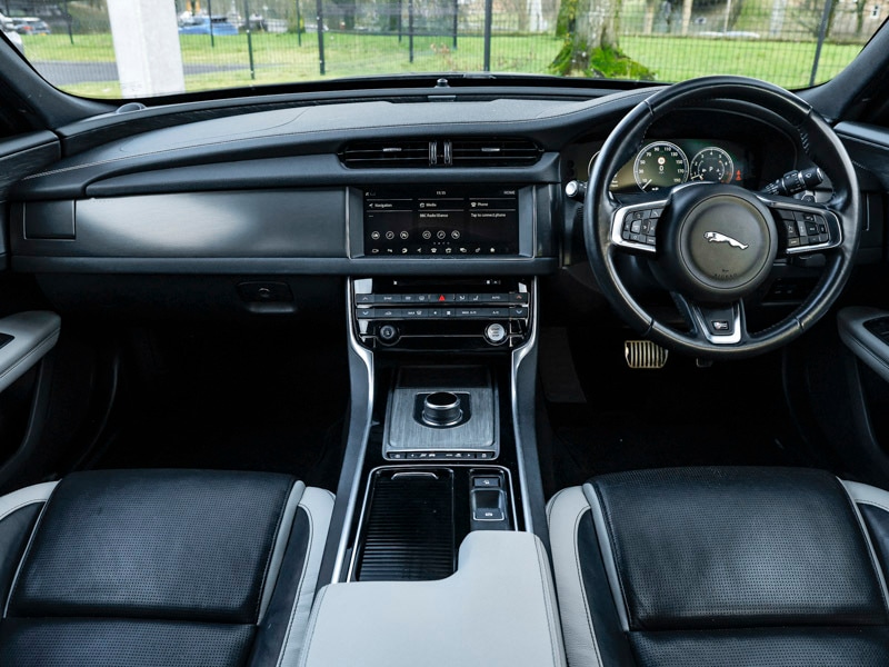 Used Jaguar XF 2017 for sale - 77300025: Photo 2