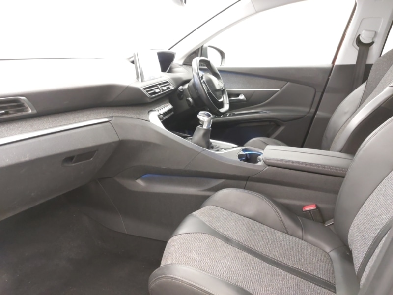 Used Peugeot 3008 2018 for sale - 76864628: Photo 5