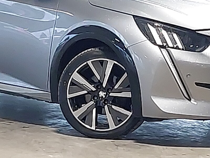 Used Peugeot 208 2020 for sale - 77702253: Photo 9