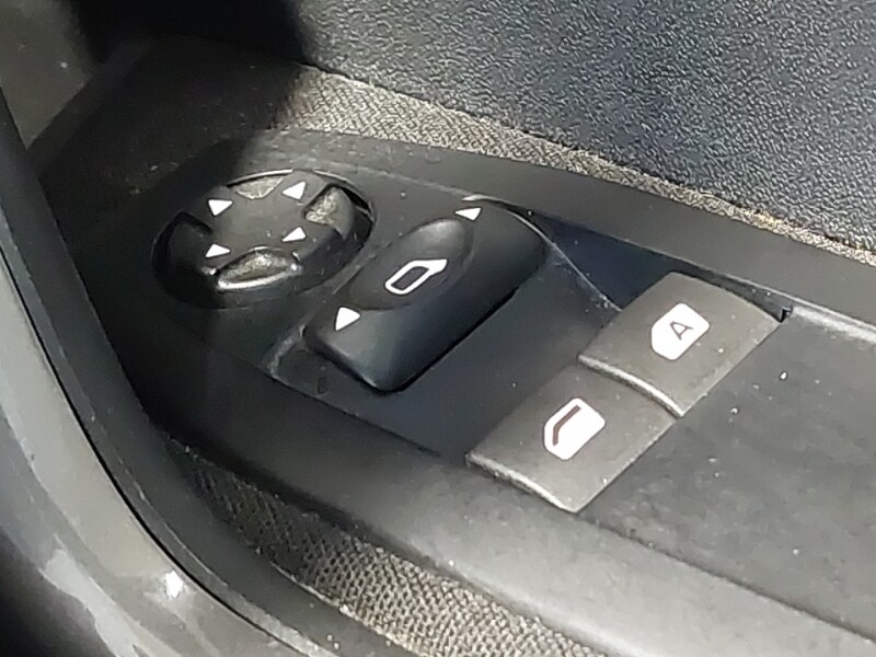 Used Peugeot 2008 2016 for sale - 77475930: Photo 17