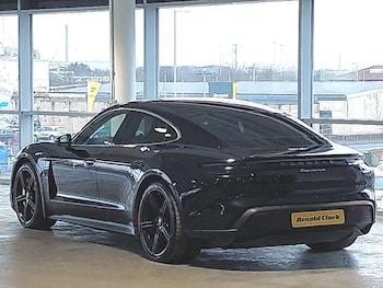Used Porsche Taycan 2021 for sale - 77790530: Photo