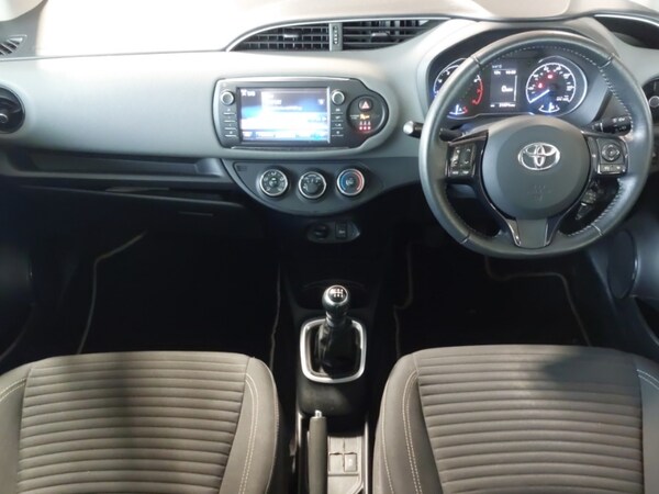 Used Toyota Yaris 2018 for sale - 76282127: Photo 2