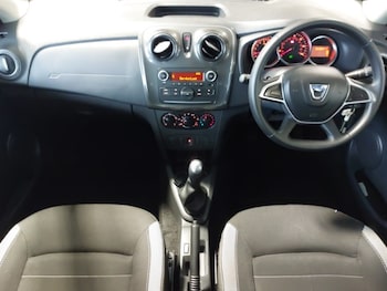 Used Dacia Sandero Stepway 2019 for sale - 76233495: Photo 2