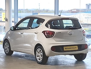 Used Hyundai i10 2017 for sale - 78298161: Photo