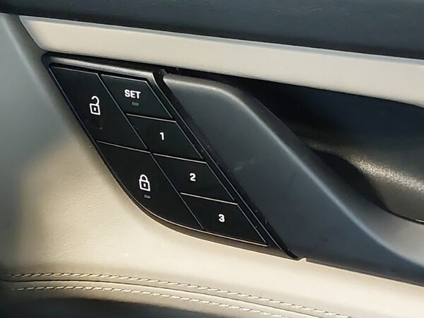 Used Porsche Taycan 2022 for sale - 76129888: Photo 17