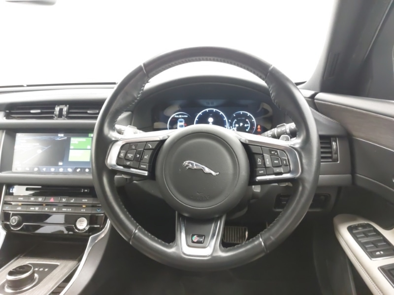 Used Jaguar XF 2017 for sale - 76951560: Photo 7