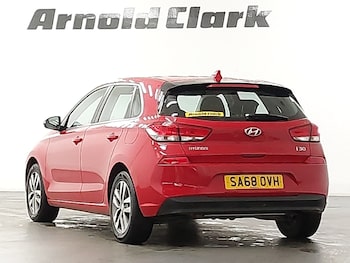 Used Hyundai i30 2018 for sale - 76160785: Photo