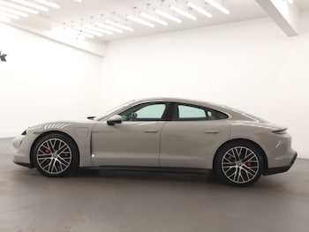 Used Porsche Taycan 2021 for sale - 76282120: Photo