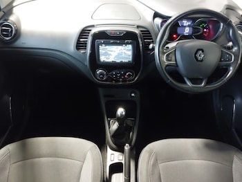 Used Renault Captur 2017 for sale - 76556327: Photo