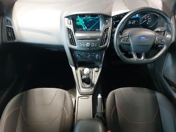 Used Ford Focus 2018 for sale - 76183478: Photo 2