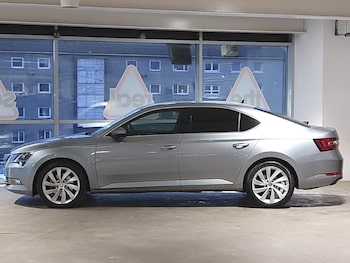 Used Skoda Superb 2017 for sale - 77475917: Photo