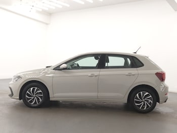 Used Volkswagen Polo 2023 for sale - 76951642: Photo