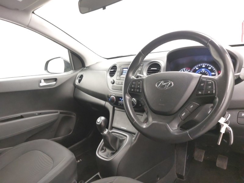 Used Hyundai i10 2017 for sale - 76763844: Photo 18
