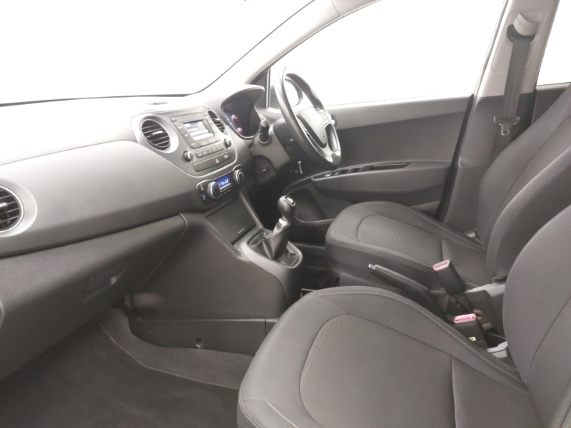 Used Hyundai i10 2017 for sale - 76763844: Photo 5